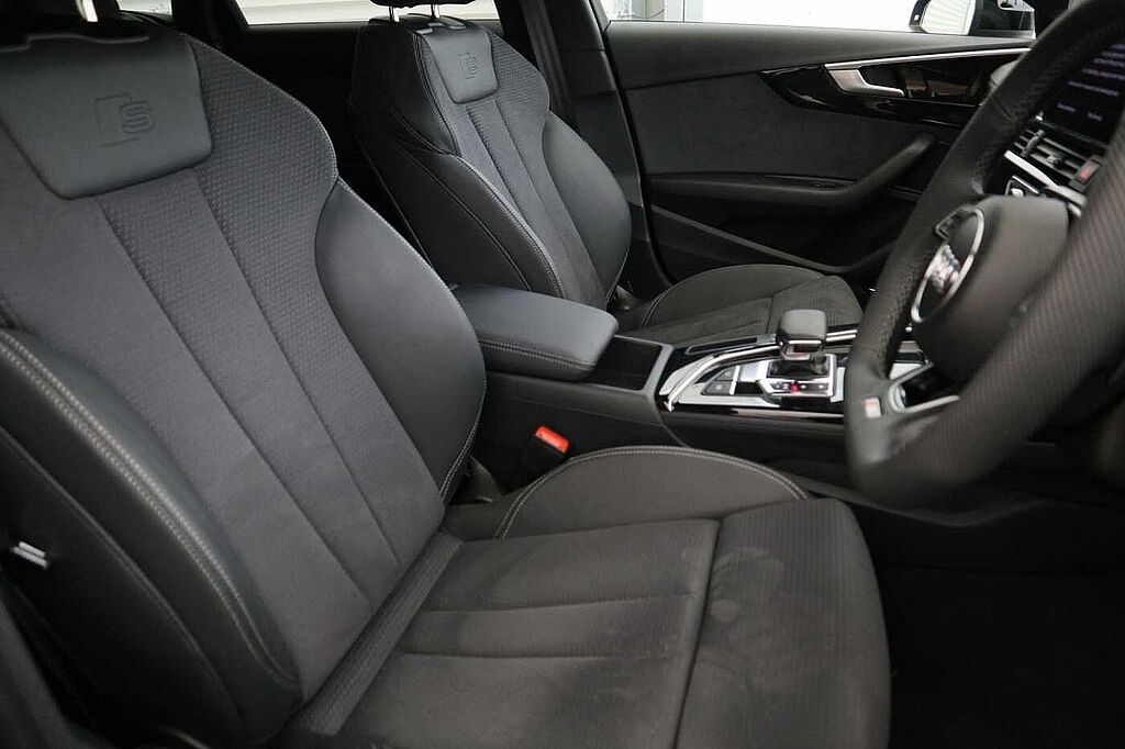 Audi A4 Diesel Avant 35 TDI Black Edition 5dr S Tronic