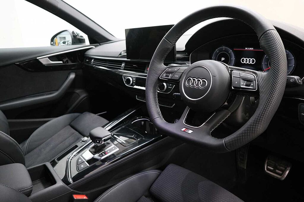 Audi A4 Diesel Avant 35 TDI Black Edition 5dr S Tronic