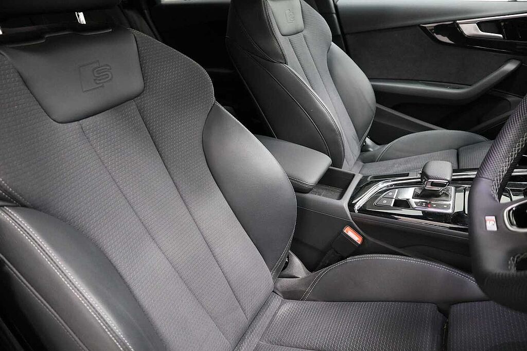Audi A4 Diesel Avant 35 TDI Black Edition 5dr S Tronic