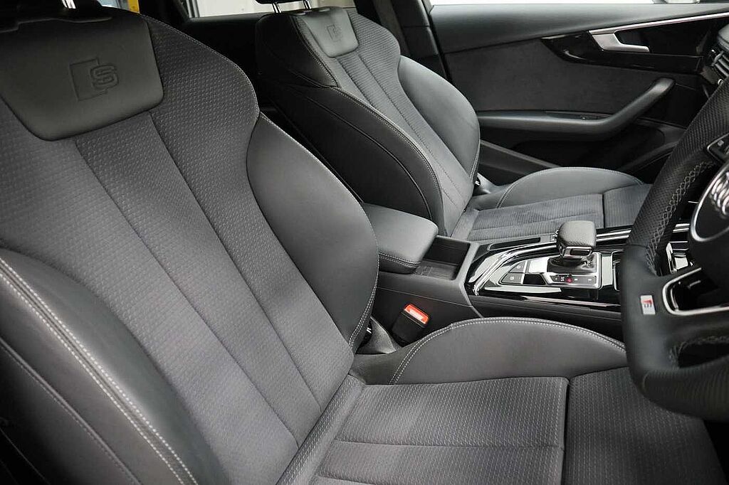 Audi A4 Diesel Avant 35 TDI Black Edition 5dr S Tronic