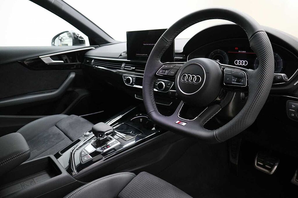 Audi A4 Diesel Avant 35 TDI Black Edition 5dr S Tronic