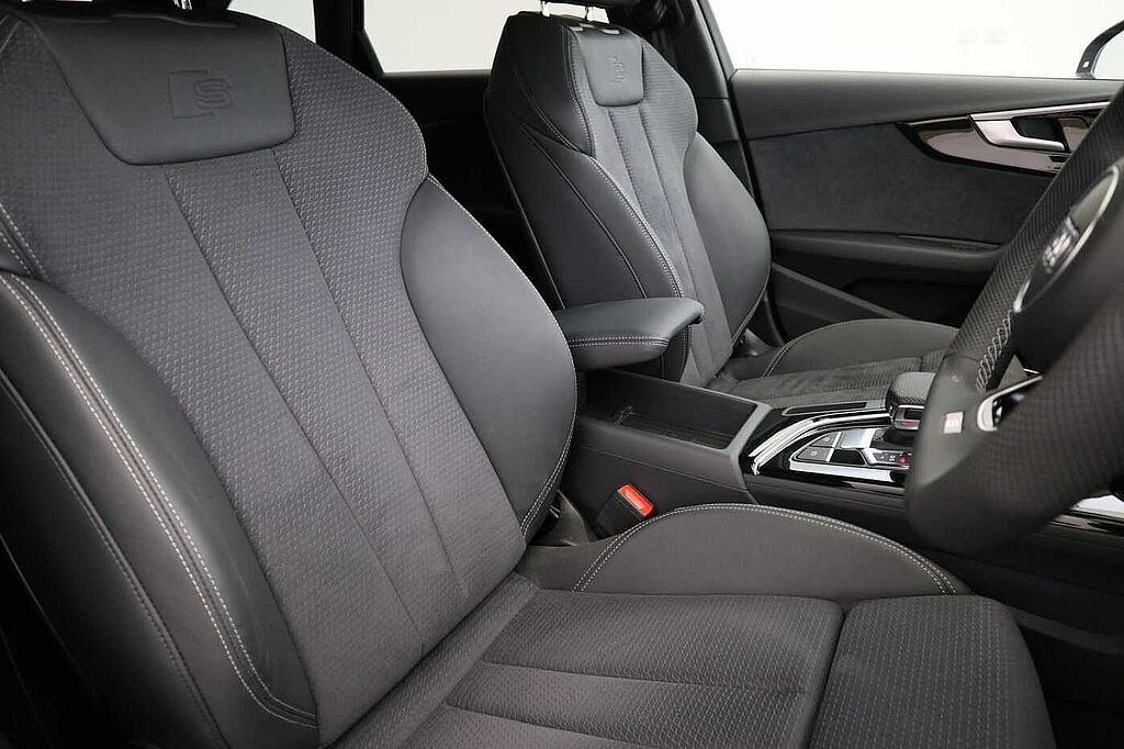 Audi A4 Diesel Avant 35 TDI Black Edition 5dr S Tronic